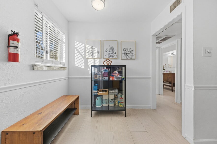 Building Photo - 5057 Les Chateaux Dr