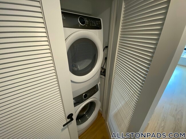 Building Photo - 83 Gardner St