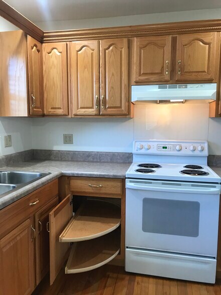 Oak Kitchen Cabinets, Clean Stove, Dishwasher, Refridgerator with Ice-Maker and Gas Dryer - 1619 Cedar Rock Church Rd