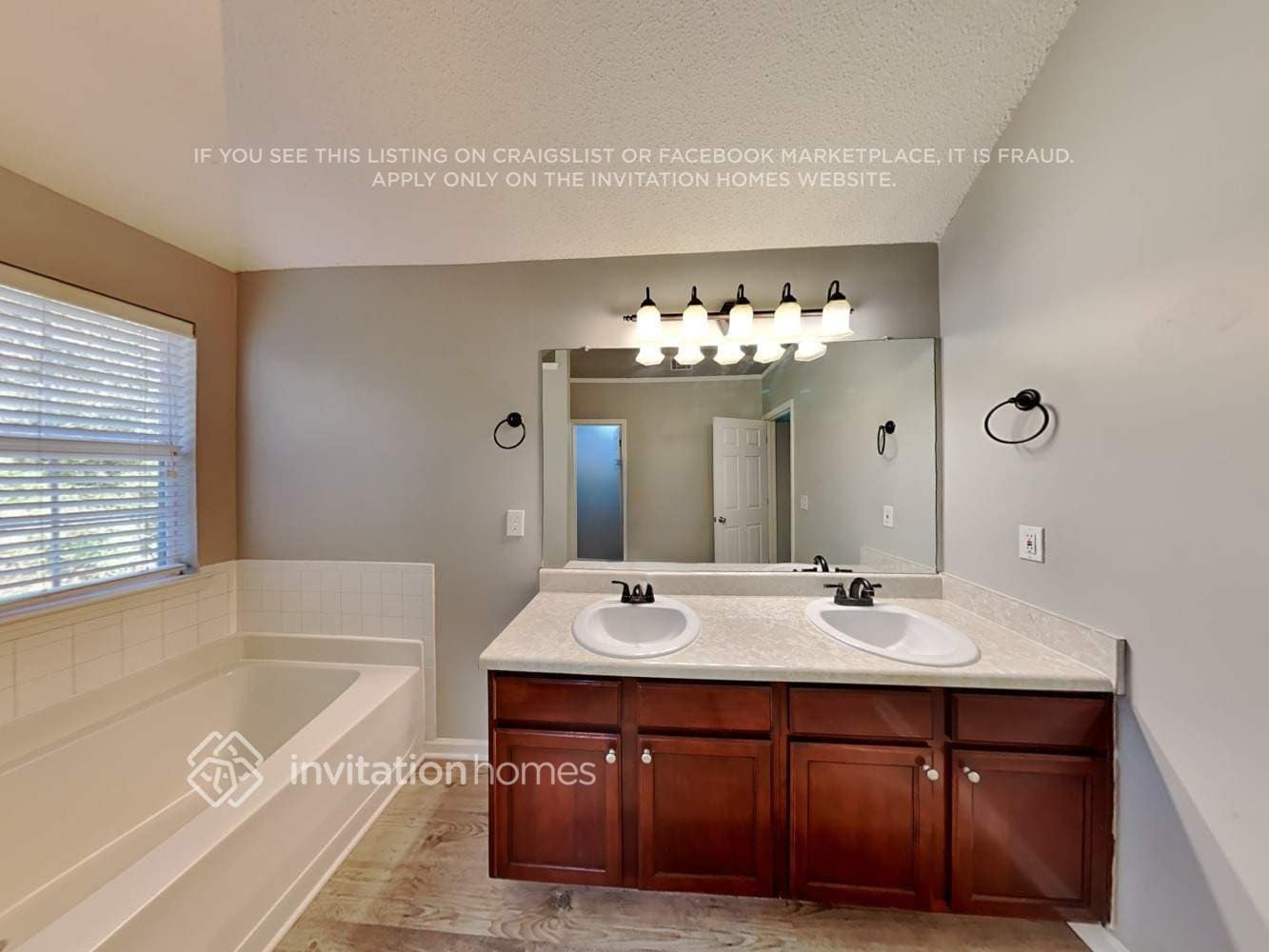 Building Photo - 6950 Foxmoor Way