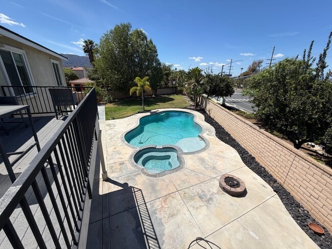 Building Photo - 885 Alsace Dr