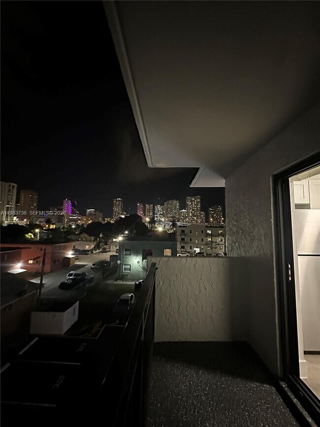 Building Photo - 529 SW 4th St