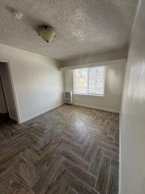 Building Photo - 1117 S Norton Ave