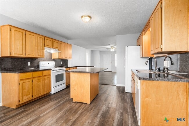 Building Photo - 4203 Fieldcrest Dr