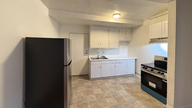 Building Photo - 39 Sunset Ave