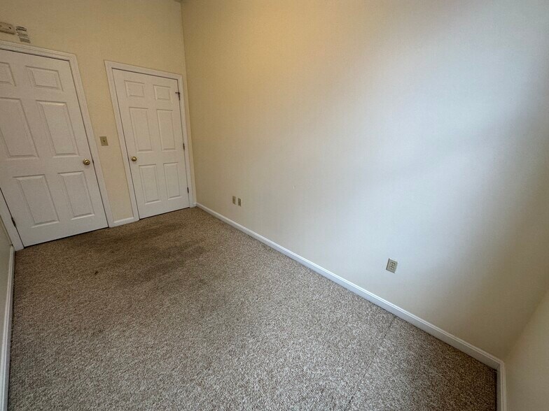 Building Photo - 68 Essex St