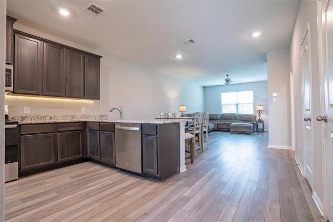 Building Photo - 212 Star Spangled Dr
