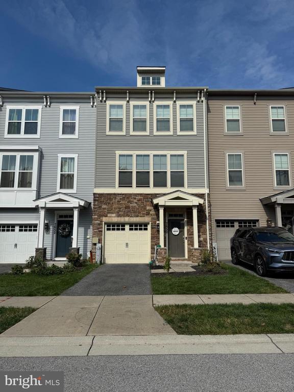 Building Photo - 7650 Lyndon Ct