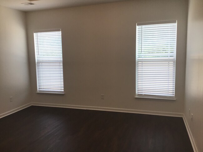 Building Photo - 137 Caledonia Dr