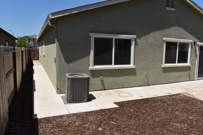 Building Photo - 4208 Candle Ct