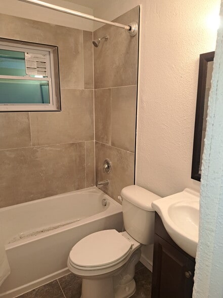 Building Photo - 4926 David Ave