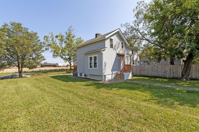 Building Photo - 927 Camden Ave