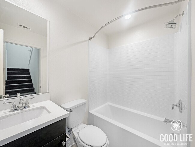 Building Photo - Beautiful 3B/3BA Townhome in Imperial Beach w/ 2-Car Garage & Community Pool!