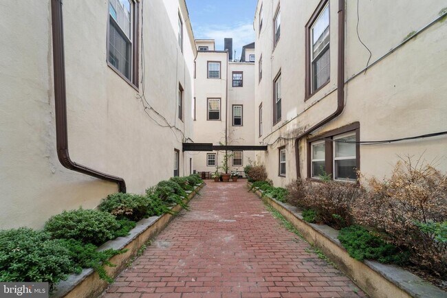 Building Photo - 1029 Spruce St