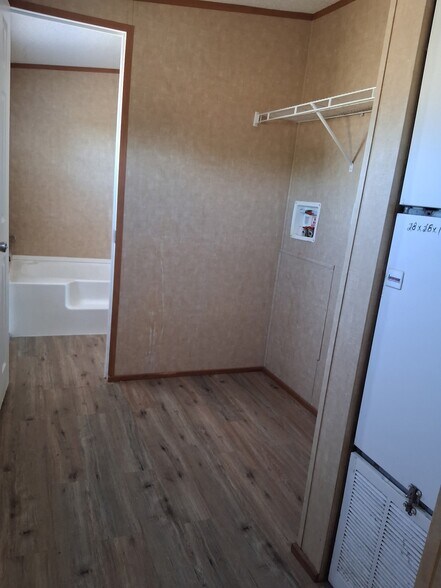Building Photo - 4 bed 2 bath Rental Home