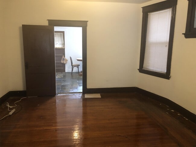 Building Photo - 2346 Ravine St