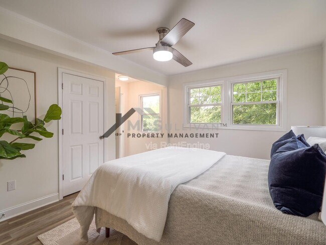 Building Photo - 1010 Cole St