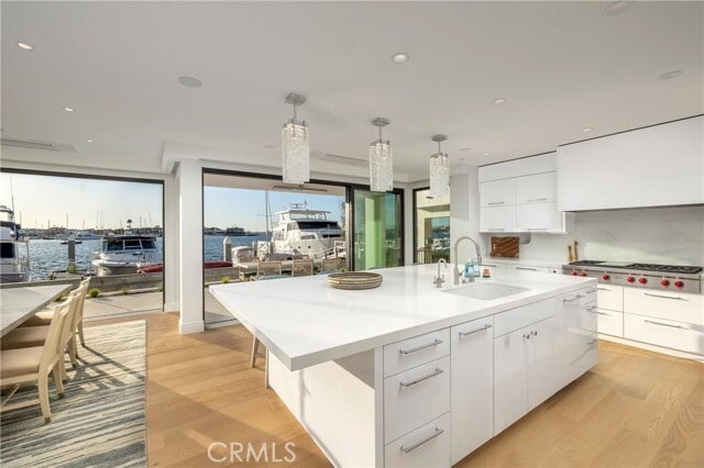 Building Photo - 130 S Bay Front