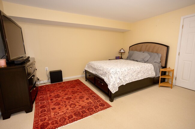 Building Photo - Rare Opportunity in Potomac Crossing!