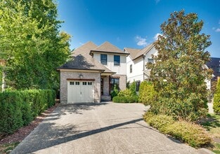 Building Photo - Stunning 4BE/3.5BA home in the heart of Green Hills!