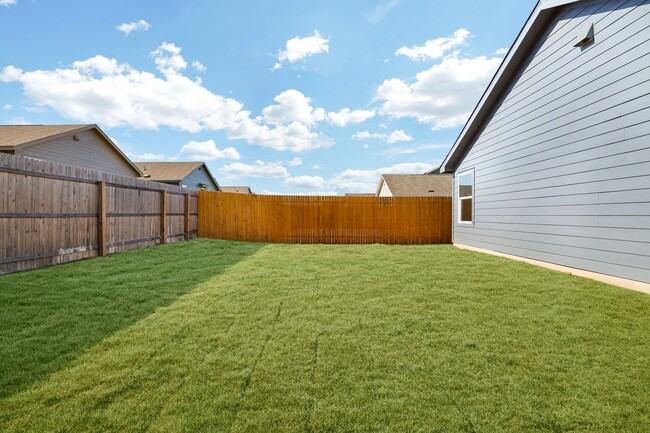 Building Photo - ***APPLICATION CURRENTLY UNDER REVIEW***MO...
