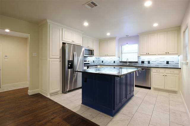 Building Photo - 717 Greenleaf Dr