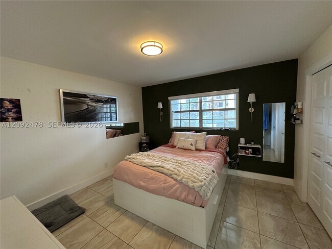 Building Photo - 450 Paradise Isle Blvd