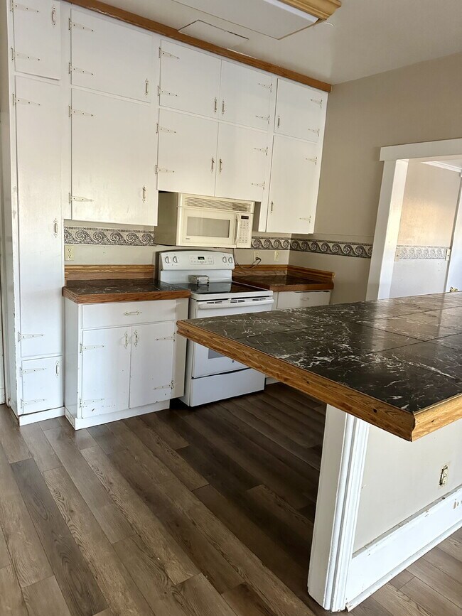 Building Photo - 2610 Snyder Ave