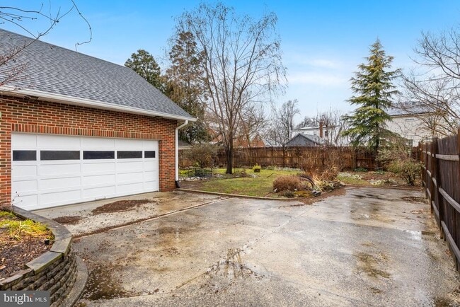 Building Photo - 55 E Evesham Rd