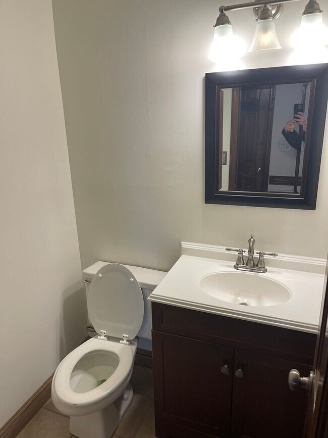 Building Photo - LAKE SHORES