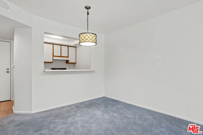 Building Photo - 501 Palisades Dr