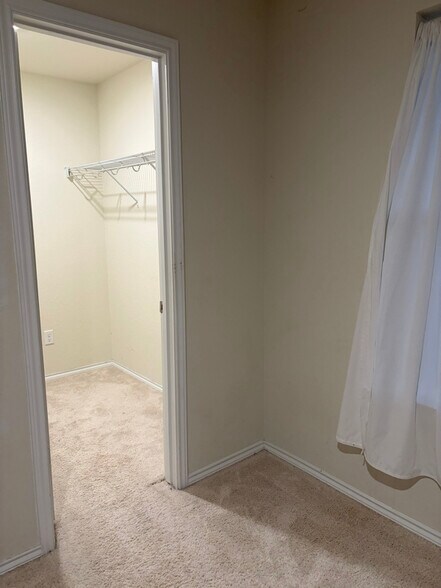 Building Photo - 10310 Glimmer