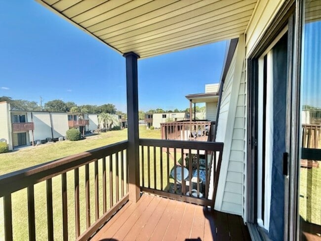 Building Photo - 308 Miracle Strip Pkwy SW