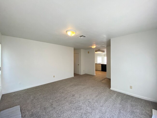 Building Photo - Beautiful Remodeled Home for Rent