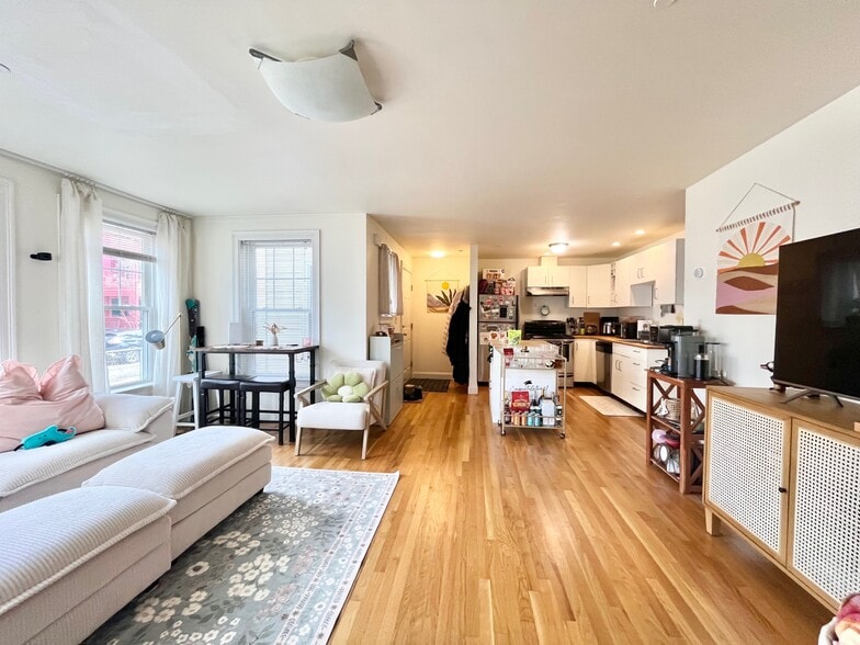 Building Photo - 17 Raymond St