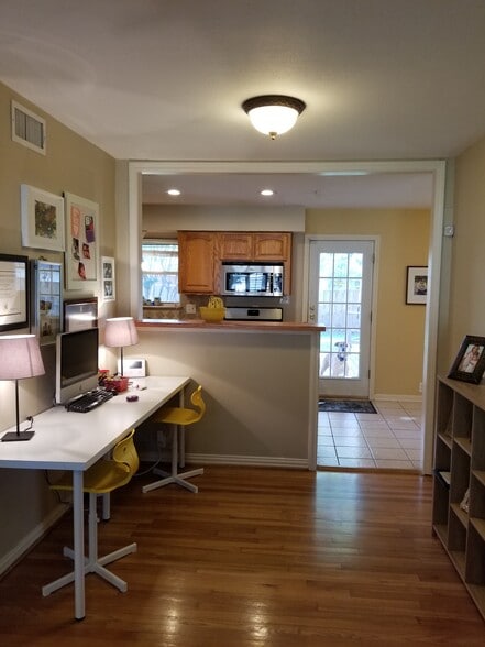 Building Photo - 10454 Lanshire Dr