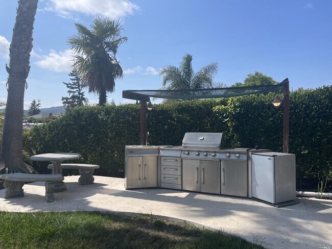 Building Photo - 124 Montego Key