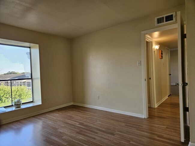 Building Photo - 8433 Hearth Dr