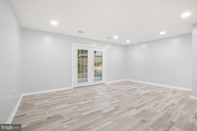 Building Photo - 8 Almanac Ct