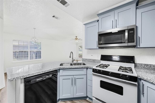 Building Photo - 502 Rockmoor Dr