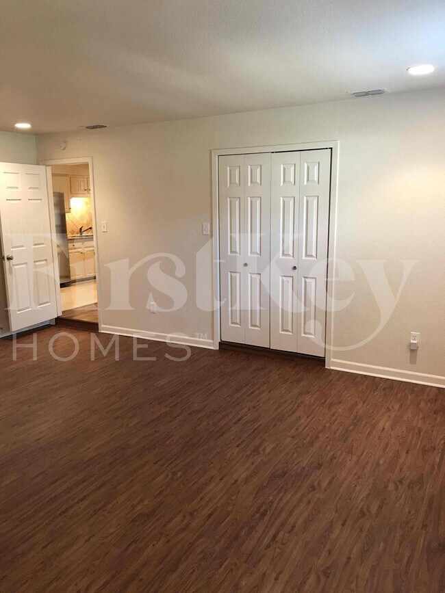 Building Photo - 1217 Meadow Creek Dr