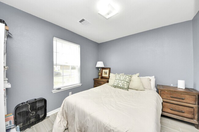 Building Photo - 2430 Regatta Ln