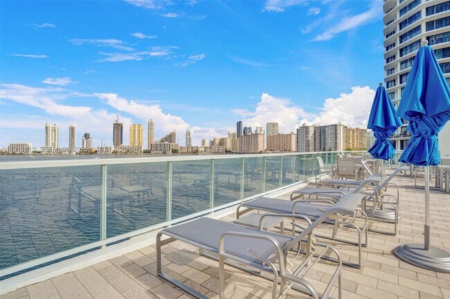 Building Photo - 3000 Island Blvd