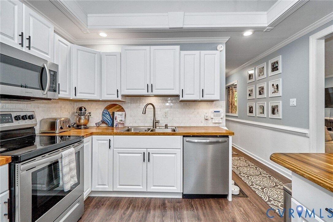 Building Photo - 3434 Castlebury Dr