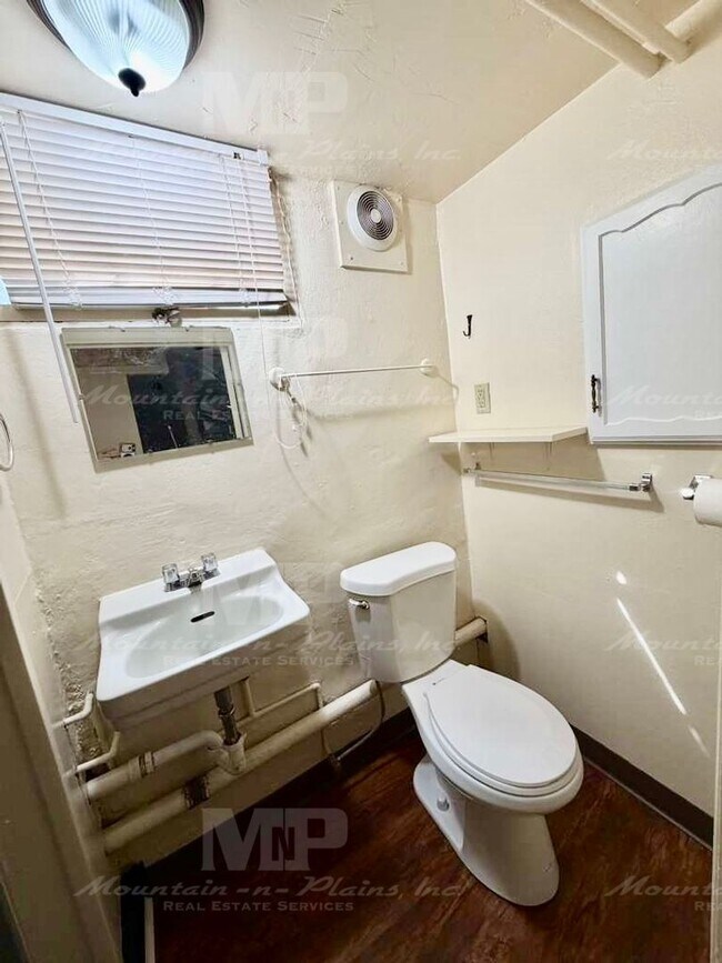 Building Photo - 712 W Myrtle St