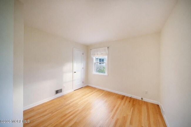 Building Photo - 32 Lake Ave