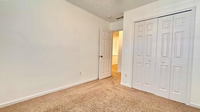 Building Photo - 6243 Shoreview Cir