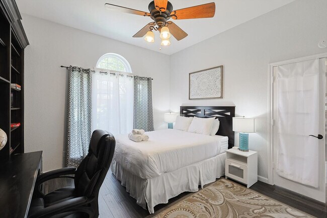 Building Photo - 4710 Scenic Dr