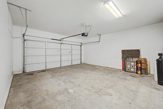 Building Photo - 26616 N Babbling Brook Dr