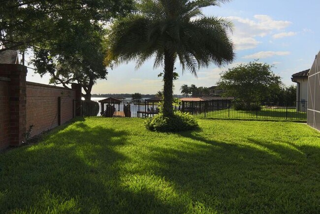 Building Photo - Beautiful 4 Bedroom/4 Bath in Belle Isle w...